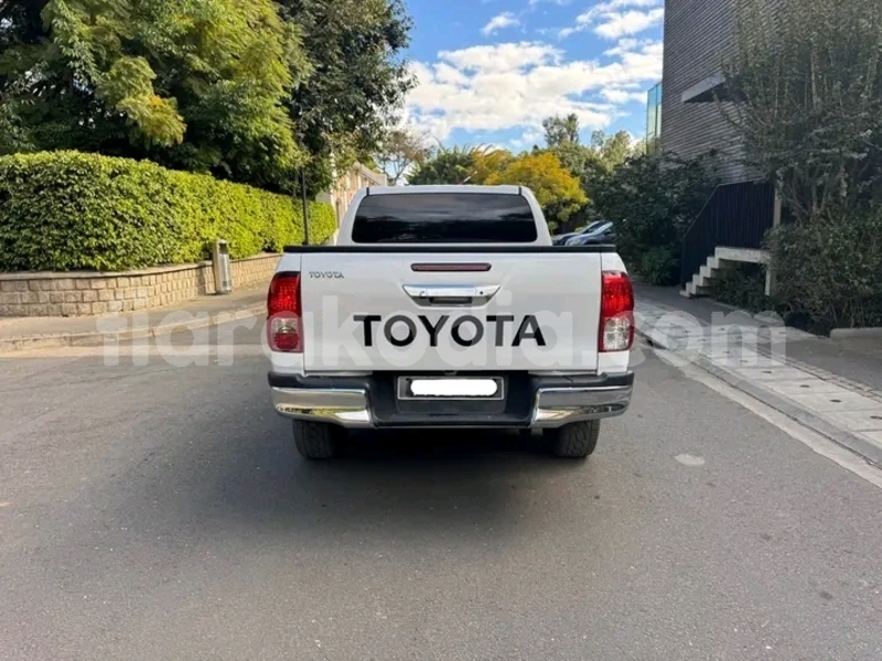 Big with watermark toyota hilux amoron i mania ambatofinandrahana 8813