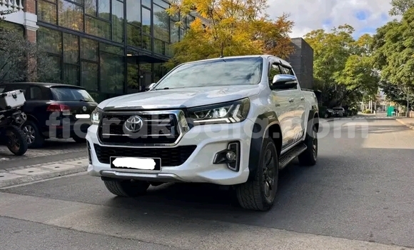 Acheter Occasion Voiture Toyota Hilux Blanc à Ambatofinandrahana, Amoron'i Mania Acheter Occasion Voiture Toyota Hilux Blanc à Ambatofinandrahana, Amoron'i Mania