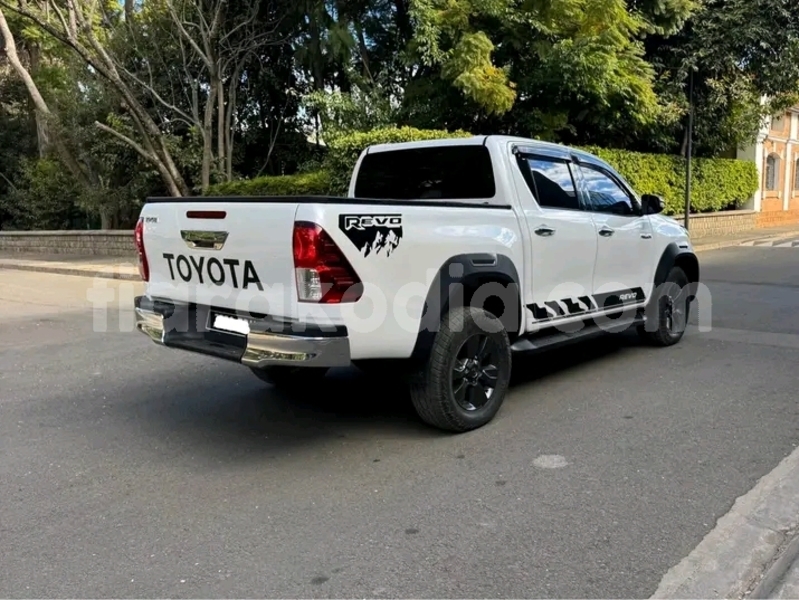 Big with watermark toyota hilux amoron i mania ambatofinandrahana 8813