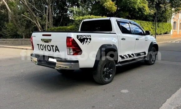 Acheter Occasion Voiture Toyota Hilux Blanc à Ambatofinandrahana, Amoron'i Mania Acheter Occasion Voiture Toyota Hilux Blanc à Ambatofinandrahana, Amoron'i Mania