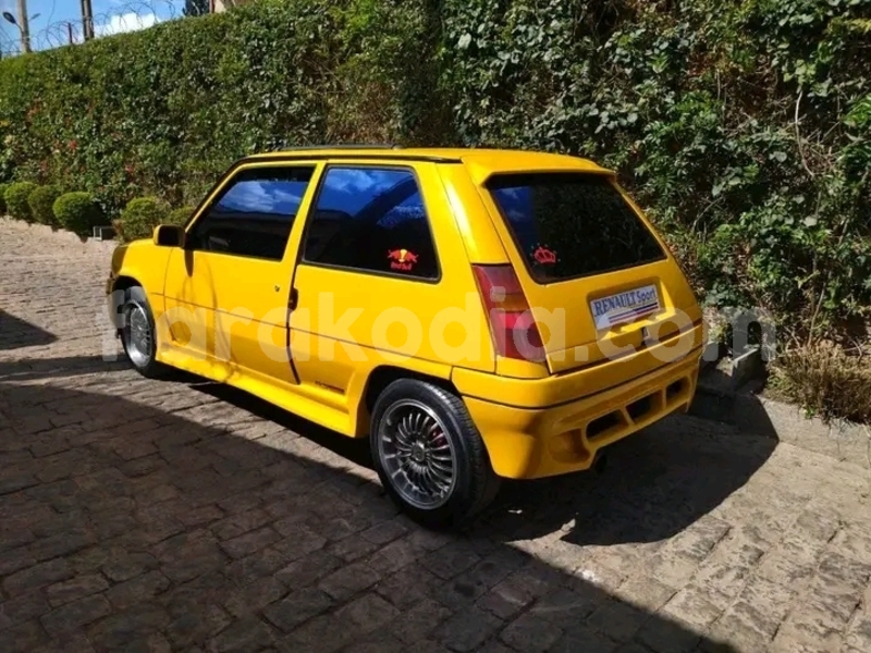 Big with watermark renault clio analamanga ambohregion idratrimo 8817