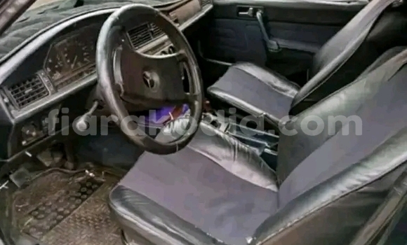 Buy Used Mercedes-Benz E200 Black Car in Ambatolampy in Vakinankaratra Buy Used Mercedes-Benz E200 Black Car in Ambatolampy in Vakinankaratra