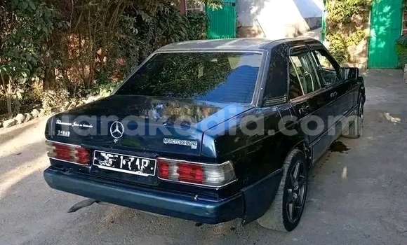 Buy Used Mercedes-Benz E200 Black Car in Ambatolampy in Vakinankaratra Buy Used Mercedes-Benz E200 Black Car in Ambatolampy in Vakinankaratra