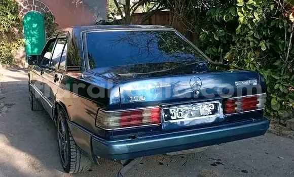 Buy Used Mercedes-Benz E200 Black Car in Ambatolampy in Vakinankaratra Buy Used Mercedes-Benz E200 Black Car in Ambatolampy in Vakinankaratra