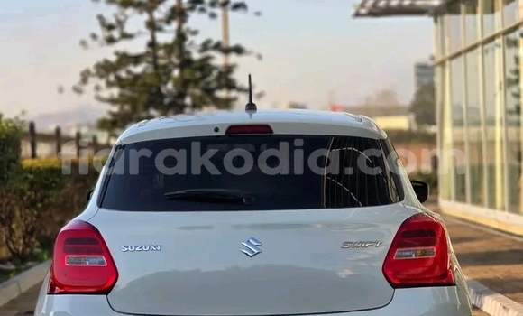 Acheter Occasion Voiture Suzuki Swift Blanc à Ambatomainty , Melaky