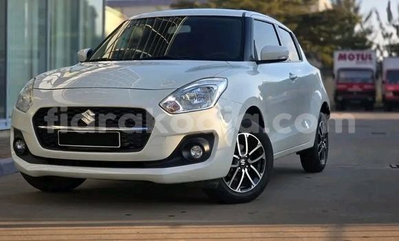 Buy Used Suzuki Swift White Car in Ambatomainty in Melaky Buy Used Suzuki Swift White Car in Ambatomainty in Melaky