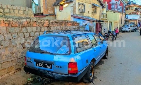 Acheter Occasion Voiture Ford Sierra Bleu à Ambatondrazaka, Alaotra-Mangoro Acheter Occasion Voiture Ford Sierra Bleu à Ambatondrazaka, Alaotra-Mangoro