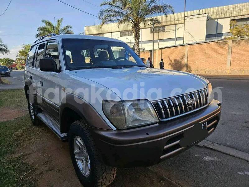 Big with watermark toyota prado analamanga antananarivo 8854