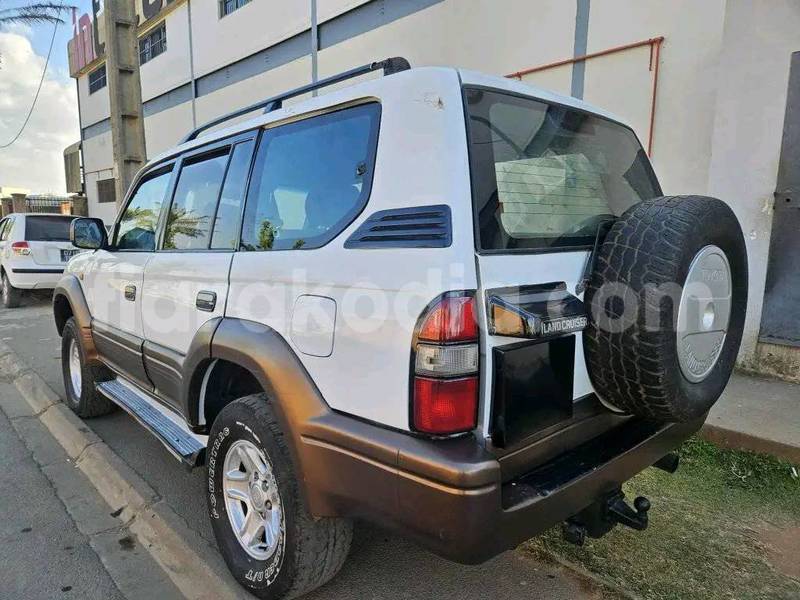 Big with watermark toyota prado analamanga antananarivo 8854
