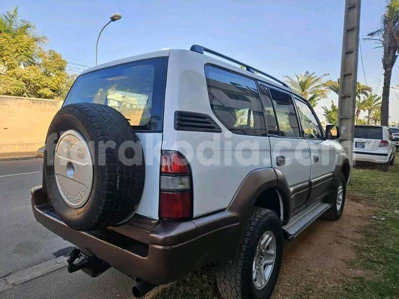 Big with watermark toyota prado analamanga antananarivo 8854