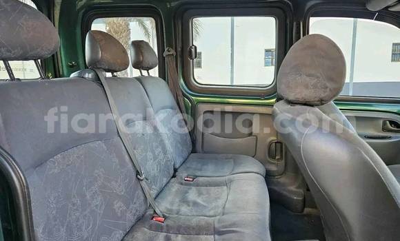 Acheter Occasion Voiture Renault Kangoo Gris à Antananarivo, Analamanga Acheter Occasion Voiture Renault Kangoo Gris à Antananarivo, Analamanga