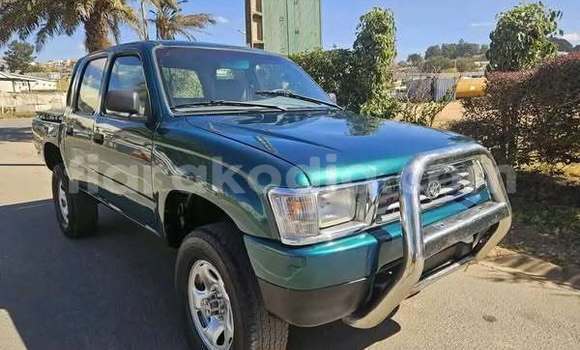 Acheter Occasion Voiture Toyota Hilux Bleu à Antananarivo, Analamanga Acheter Occasion Voiture Toyota Hilux Bleu à Antananarivo, Analamanga