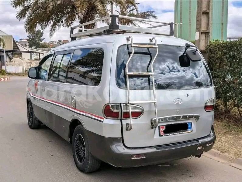 Big with watermark hyundai starex analamanga antananarivo 8862