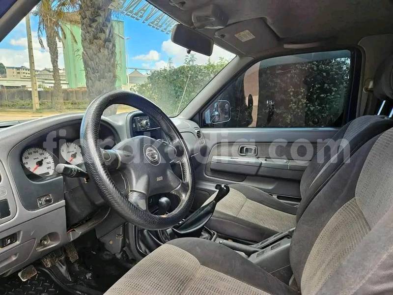 Big with watermark nissan np 300 analamanga antananarivo 8864