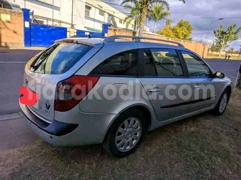 Big with watermark renault laguna analamanga antananarivo 8869
