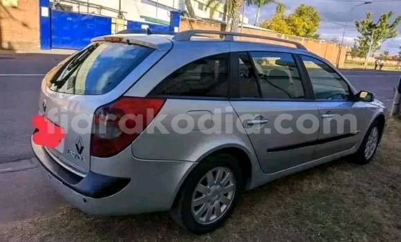 Buy Used Renault Laguna Silver Car in Antananarivo in Analamanga Buy Used Renault Laguna Silver Car in Antananarivo in Analamanga