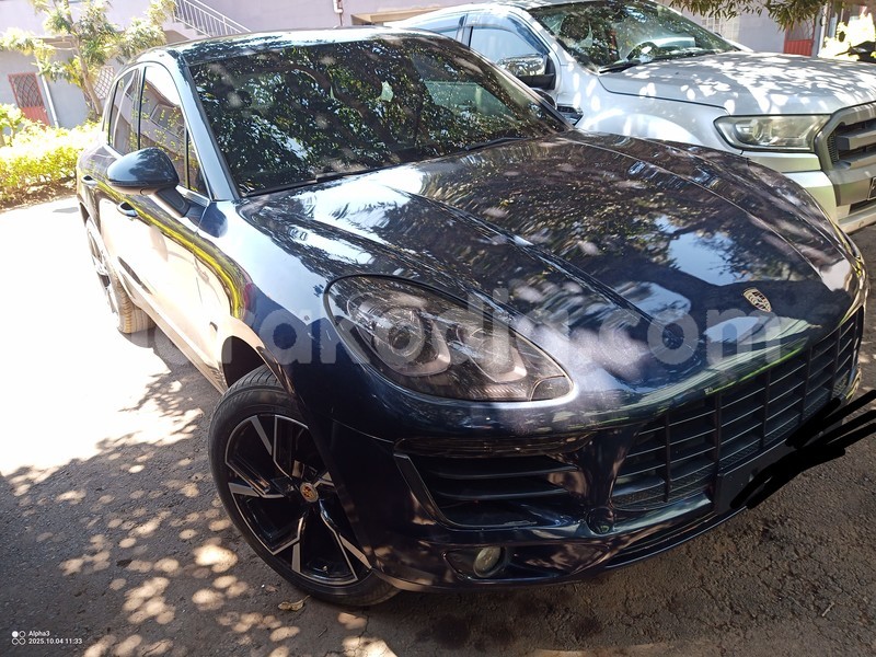 Big with watermark porsche macan analamanga antananarivo 8921