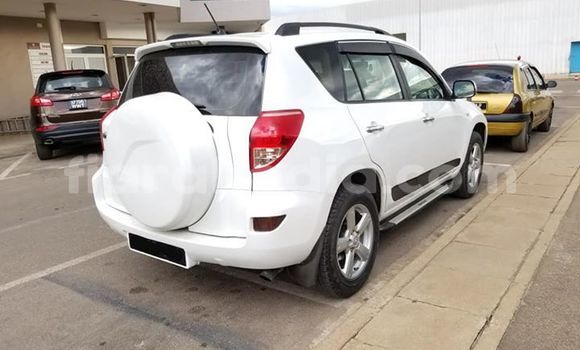 Hividy Toyota RAV4 fotsy Car in Antananarivo in Analamanga Hividy Toyota RAV4 fotsy Car in Antananarivo in Analamanga