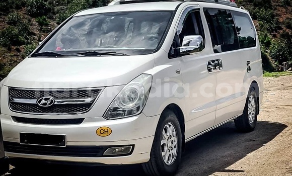 Acheter Occasion Voiture Hyundai Starex Blanc à Antananarivo, Analamanga Acheter Occasion Voiture Hyundai Starex Blanc à Antananarivo, Analamanga