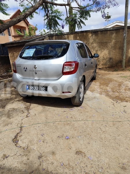 Big with watermark renault sandero analamanga antananarivo 8968