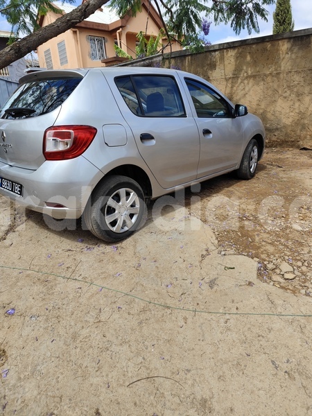 Big with watermark renault sandero analamanga antananarivo 8968