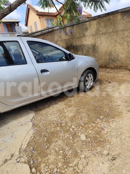 Big with watermark renault sandero analamanga antananarivo 8968