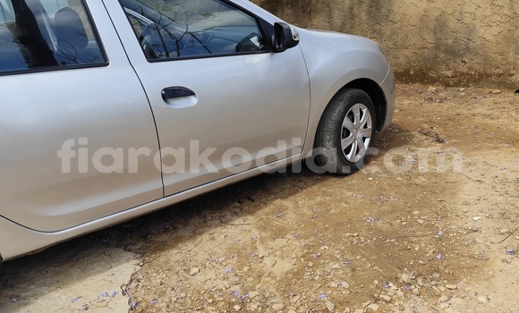 Acheter Occasion Voiture Renault Sandero Gris à Antananarivo, Analamanga Acheter Occasion Voiture Renault Sandero Gris à Antananarivo, Analamanga