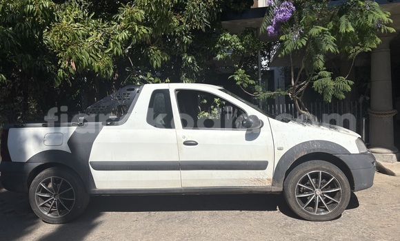 Hividy Dacia Logan fotsy Car in Antananarivo in Analamanga Hividy Dacia Logan fotsy Car in Antananarivo in Analamanga
