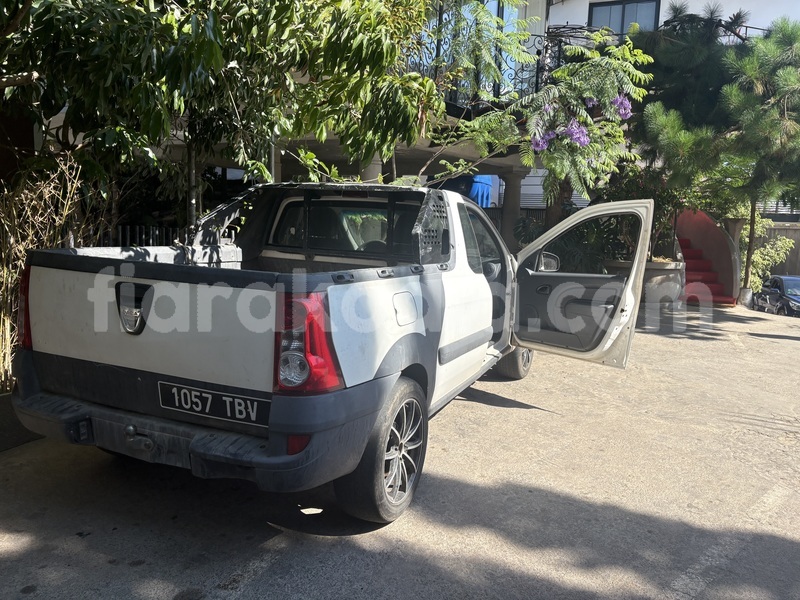 Big with watermark dacia logan analamanga antananarivo 8969