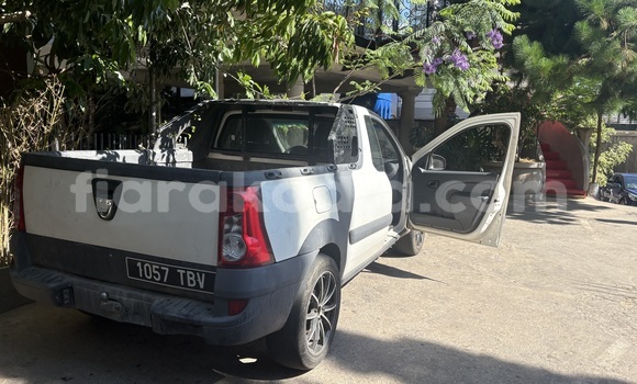 Hividy Dacia Logan fotsy Car in Antananarivo in Analamanga Hividy Dacia Logan fotsy Car in Antananarivo in Analamanga