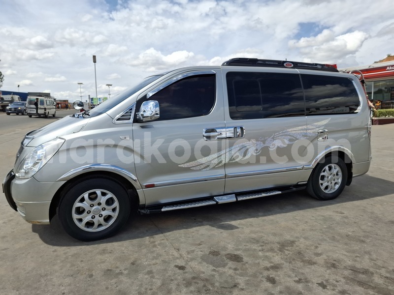 Big with watermark hyundai grand starex haute matsiatra ambalavao 8970