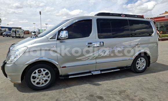 Acheter Occasion Voiture Hyundai Grand Starex Gris à Ambalavao, Haute Matsiatra