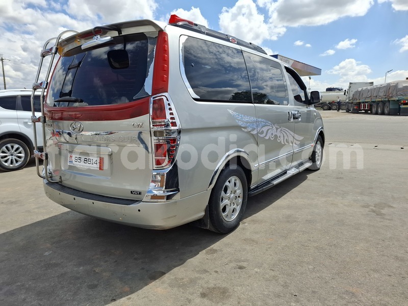 Big with watermark hyundai grand starex haute matsiatra ambalavao 8970
