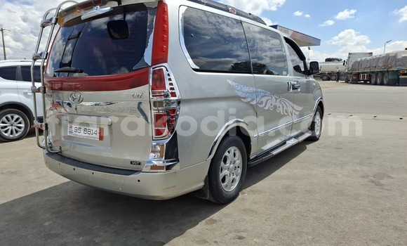 Acheter Occasion Voiture Hyundai Grand Starex Gris à Ambalavao, Haute Matsiatra Acheter Occasion Voiture Hyundai Grand Starex Gris à Ambalavao, Haute Matsiatra