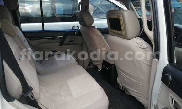 Hividy Mitsubishi Pajero fotsy Car in Antananarivo in Analamanga Hividy Mitsubishi Pajero fotsy Car in Antananarivo in Analamanga