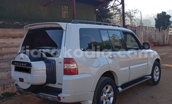 Hividy Mitsubishi Pajero fotsy Car in Antananarivo in Analamanga Hividy Mitsubishi Pajero fotsy Car in Antananarivo in Analamanga