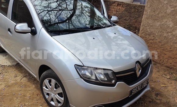 Acheter Occasion Voiture Renault Sandero Gris à Antananarivo, Analamanga Acheter Occasion Voiture Renault Sandero Gris à Antananarivo, Analamanga