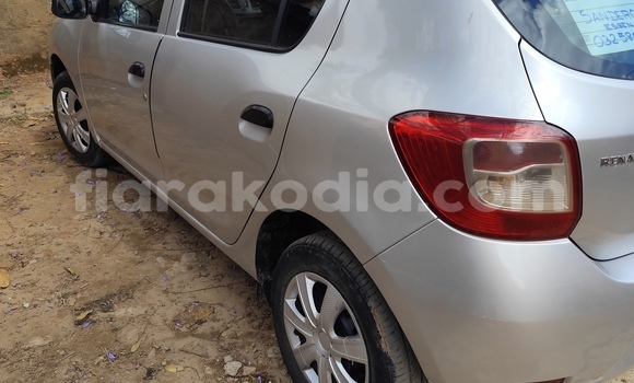 Acheter Occasion Voiture Renault Sandero Gris à Antananarivo, Analamanga Acheter Occasion Voiture Renault Sandero Gris à Antananarivo, Analamanga