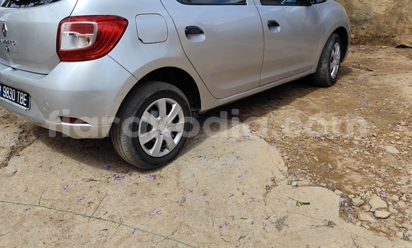 Acheter Occasion Voiture Renault Sandero Gris à Antananarivo, Analamanga Acheter Occasion Voiture Renault Sandero Gris à Antananarivo, Analamanga