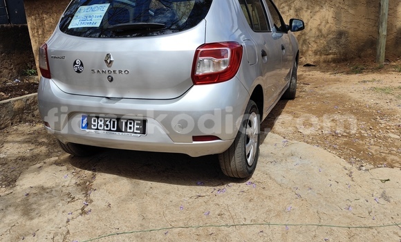 Acheter Occasion Voiture Renault Sandero Gris à Antananarivo, Analamanga Acheter Occasion Voiture Renault Sandero Gris à Antananarivo, Analamanga