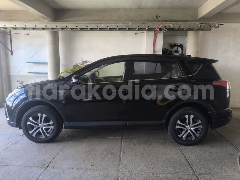 Big with watermark toyota rav4 analamanga antananarivo 8974