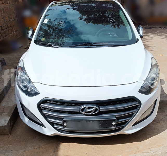 Big with watermark hyundai i30 analamanga antananarivo 8975