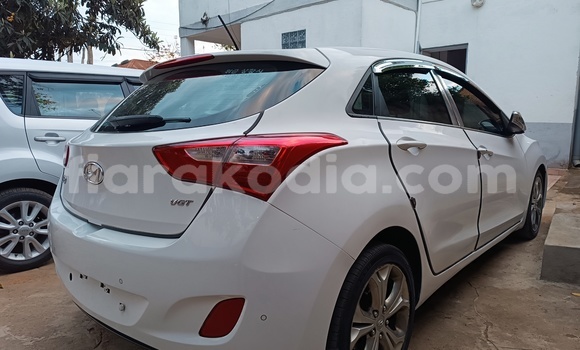 Acheter Import Voiture Hyundai i30 Blanc à Antananarivo, Analamanga Acheter Import Voiture Hyundai i30 Blanc à Antananarivo, Analamanga