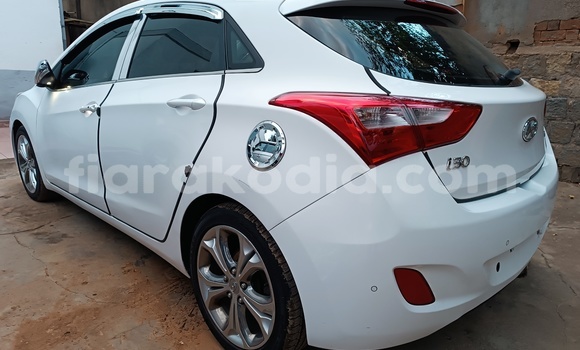 Acheter Import Voiture Hyundai i30 Blanc à Antananarivo, Analamanga Acheter Import Voiture Hyundai i30 Blanc à Antananarivo, Analamanga