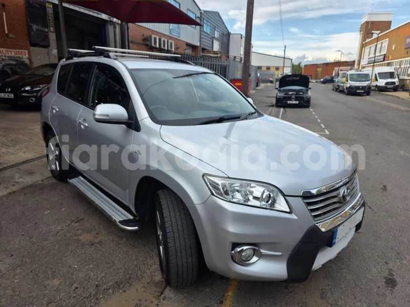 Big with watermark toyota rav4 toamasina andevoranto 8993