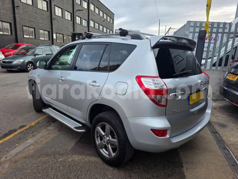 Big with watermark toyota rav4 toamasina andevoranto 8993