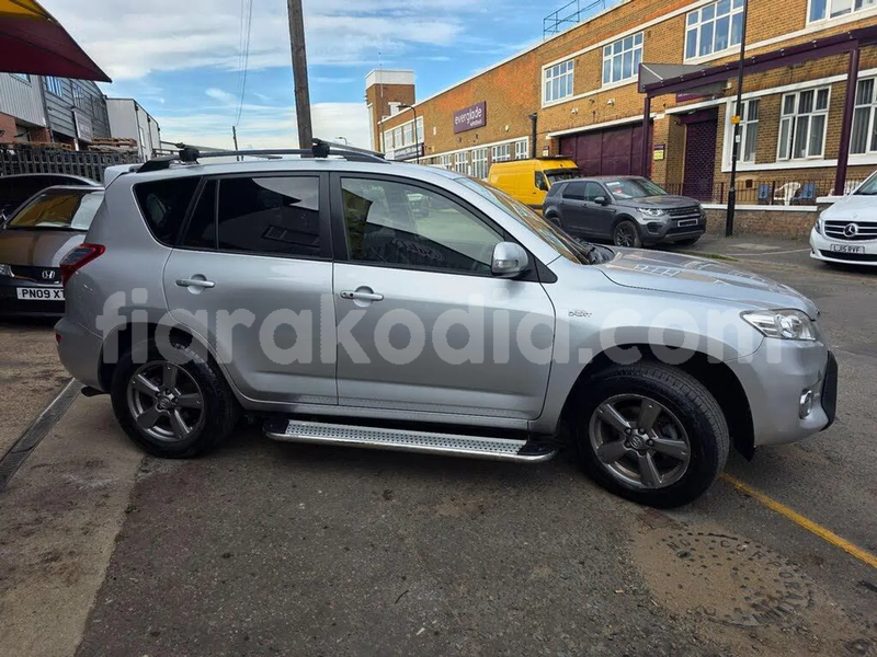 Big with watermark toyota rav4 toamasina andevoranto 8993