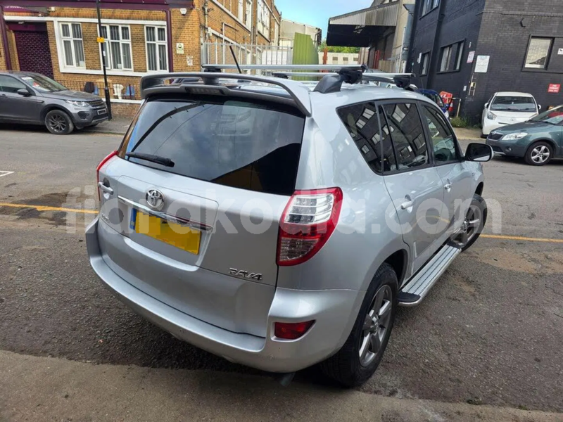 Big with watermark toyota rav4 toamasina andevoranto 8993