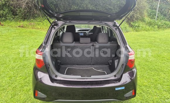 Acheter Occasion Voiture Toyota Vitz Noir à Andevoranto, Toamasina Acheter Occasion Voiture Toyota Vitz Noir à Andevoranto, Toamasina