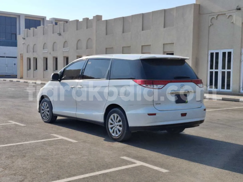 Big with watermark toyota previa toamasina andevoranto 9001